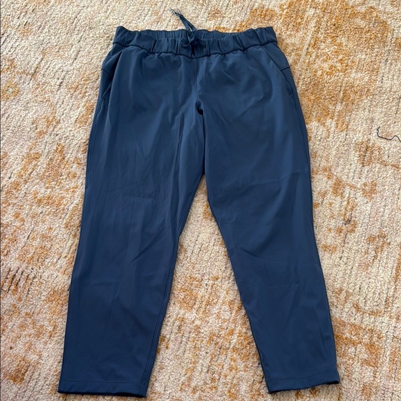 Lululemon Women’s On the Fly 7/8 Pant
In Code Blue Full-On Luxtreme Size 10 - Picture 4 of 6